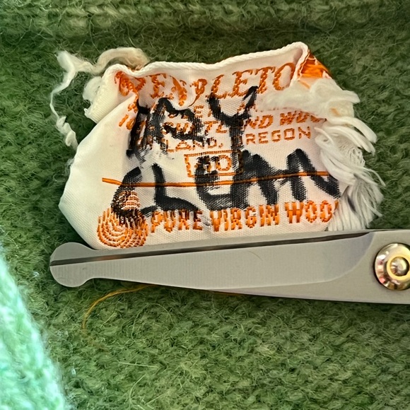 🍀Vintage Pendleton 1970s Shetland Wool Vest | Portland Oregon | Unisex | Green - Picture 4 of 6